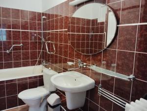Koupelna v ubytování Hotel Lux