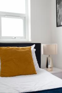 Säng eller sängar i ett rum på 2 bed Accommodation perfect for your weekly or Monthly needs