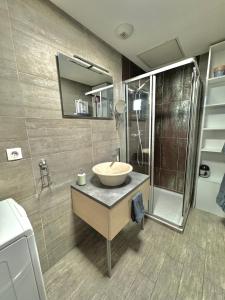 Ванная комната в Charmant studio avec vue à La Turbie