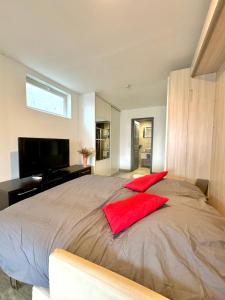 Кровать или кровати в номере Charmant studio avec vue à La Turbie