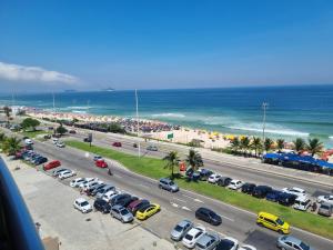 Uma vista do mar tirada do apartamento