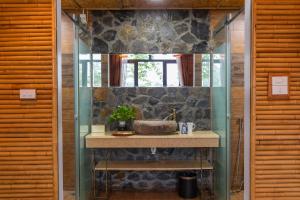 Ein Badezimmer in der Unterkunft Tam Coc Serenity Hotel & Bungalow