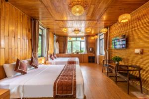 Ein Bett oder Betten in einem Zimmer der Unterkunft Tam Coc Serenity Hotel & Bungalow