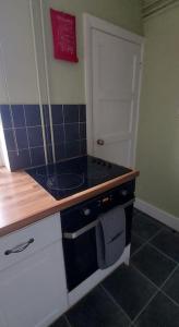 Kuchyň nebo kuchyňský kout v ubytování Norwich City, lovely 3 bed house, EV charger, garden with BBQ, free parking for 3 cars