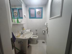 Gallery image of Room 3, Couples should be married in Abu Dhabi +4 photos