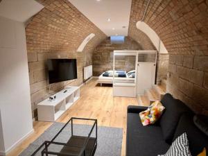 TV/trung tâm giải trí tại Unique souterrain apartment