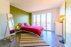 a bedroom with a bed and a large window at Magnifique duplex Cosy Gare Terrasse 4Pers in Argenteuil +12 photos