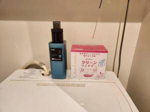a bottle of soap and a box on top of a sink at 動物園前駅まで徒歩5分/通天閣近く/道頓堀エリアまで電車3分/大阪グルメ旅行に最適！ in Osaka
