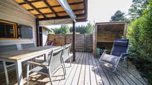 Patio nebo venkovní prostory v ubytování Le chalet de DOMY