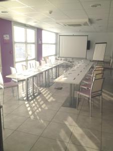 The business area and/or conference room at Kyriad Perpignan Sud