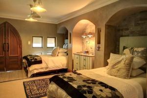 a bedroom with two beds in a room with at Livingstone Villa in Wilderness