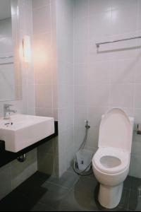 Koupelna v ubytování supalai monte II swimming condo + 1 fotografie