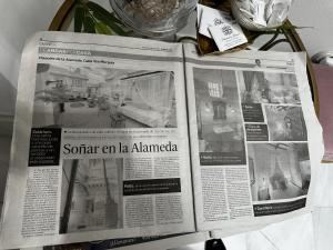 un periódico sentado sobre una mesa en Palacete de La Alameda - Adults Only- en Cádiz