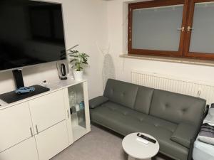 Prostor za sedenje u objektu Modern Urban Studio Apartment S-Bahn 27QM for 6 persons