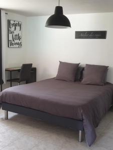 Postel nebo postele na pokoji v ubytování Location gîte dans le var
