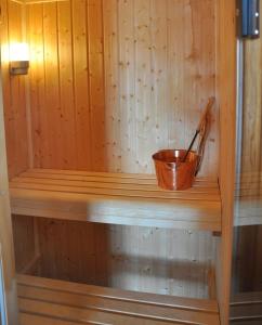 a wooden sauna with a bucket on a wooden shelf at Øen cabin in Geilo by Norgesbooking in Geilo