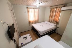 a small room with a bed and a television at HOTEL CENTRAL DE FORTALEZA in Fortaleza