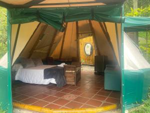 Postel nebo postele na pokoji v ubytování Glamping El Establo