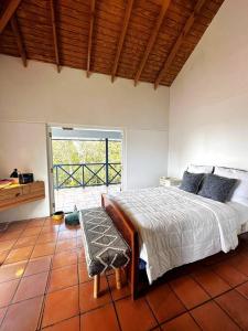 a bedroom with a large bed and a balcony at Hacienda Verde Luz La Casona in La Jurado
