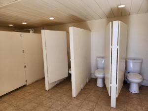 a bathroom with two toilets and two stalls at Kestrel in Valle