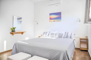 Ένα ή περισσότερα κρεβάτια σε δωμάτιο στο La mer stegna