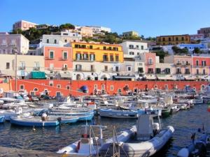 Foto de la galería de Agenzia Isotur MARI DI LEVANTE en Ponza