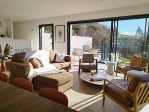 a living room with couches and chairs at Maison Veyrier du Lac, à 10 min à pied de la plage in Veyrier-du-Lac