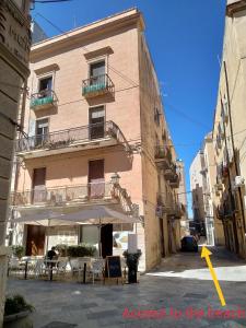 an apartment building with a balcony on a street at Loggia58 in Trapani