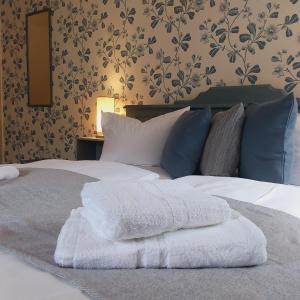 a bedroom with a bed with white towels on it at Bed and Breakfast Wehlen in Stadt Wehlen