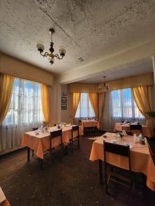 Restoran või mõni muu söögikoht majutusasutuses Hotel Mercurio