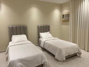 two beds sitting next to each other in a bedroom at شقة3 غرف نوم في حي الروضة in Jeddah