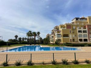 Hồ bơi trong/gần Apartamento Isla Canela Los Cisnes