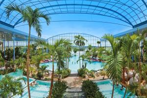 an overhead view of a resort pool with palm trees at Ferienwohnung Alina in Sinsheim
