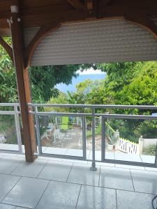 an open patio door with a view of a yard at Villa des fleurs in Pointe-Noire