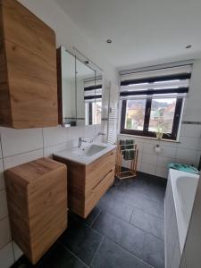 Kuchyň nebo kuchyňský kout v ubytování Ferienwohnung Cumbach + 10 fotografií