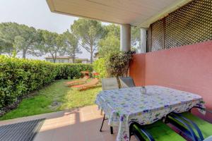 Κήπος έξω από το Breeze Apartment