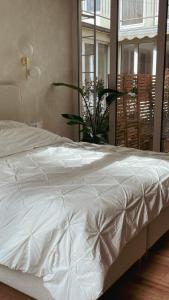 Кровать или кровати в номере Atrium Apartments Aachen