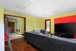 a living room with a couch and a flat screen tv at Apartament w sercu Katowic in Katowice