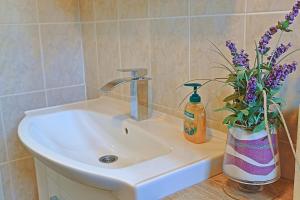 Kúpeľňa v ubytovaní Holiday Home Sinac + 35 fotografií