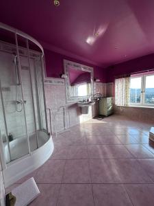 Koupelna v ubytování Willa Wicko - Międzyzdroje - apartamenty z aneksem - widok na Zalew Szczeciński