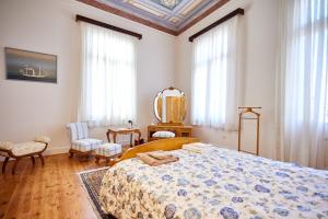 A bed or beds in a room at 1906 Citygarden