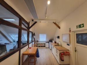 a kitchen with a table and a counter top at Messe- und Ferienwohnung am Ponyhof Nürnberg in Nürnberg