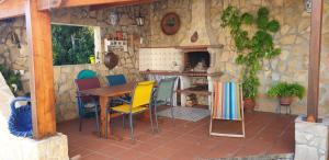 a kitchen with a table and chairs on a patio at Casa dos Imos in Alvados