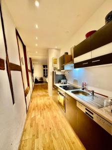 a kitchen with wooden floors and a counter top at Wohnung am Schloss 2 - Bestes Apartment in Weilburg in Weilburg