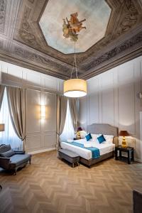 a bedroom with a bed and a coffered ceiling at Residenza d'epoca Poliziano in Florence