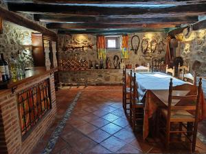Reštaurácia alebo iné gastronomické zariadenie v ubytovaní Casa Simón