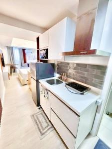 Studio unit in San Fernando, The Hideaway的厨房或小厨房