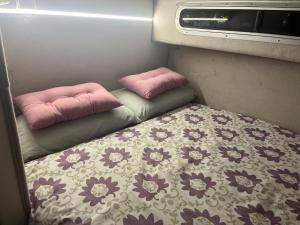 a bedroom with two pink pillows on a bed at Sugar Dos in Pasito Blanco