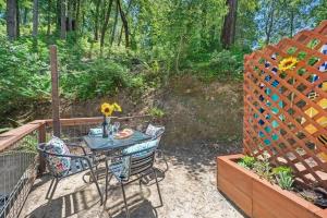 a patio with a table and chairs and a fence at River Otter Hot Tub BBQ Fire Pit Russian River Gem in Rio Nido