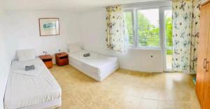 En eller flere senge i et værelse på Krimski Guest House and Bungalows + 15 billeder